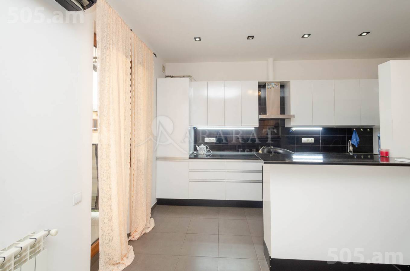 Купить 3 комнатную квартиру Брюсов ул, Центр Ереван, 151940