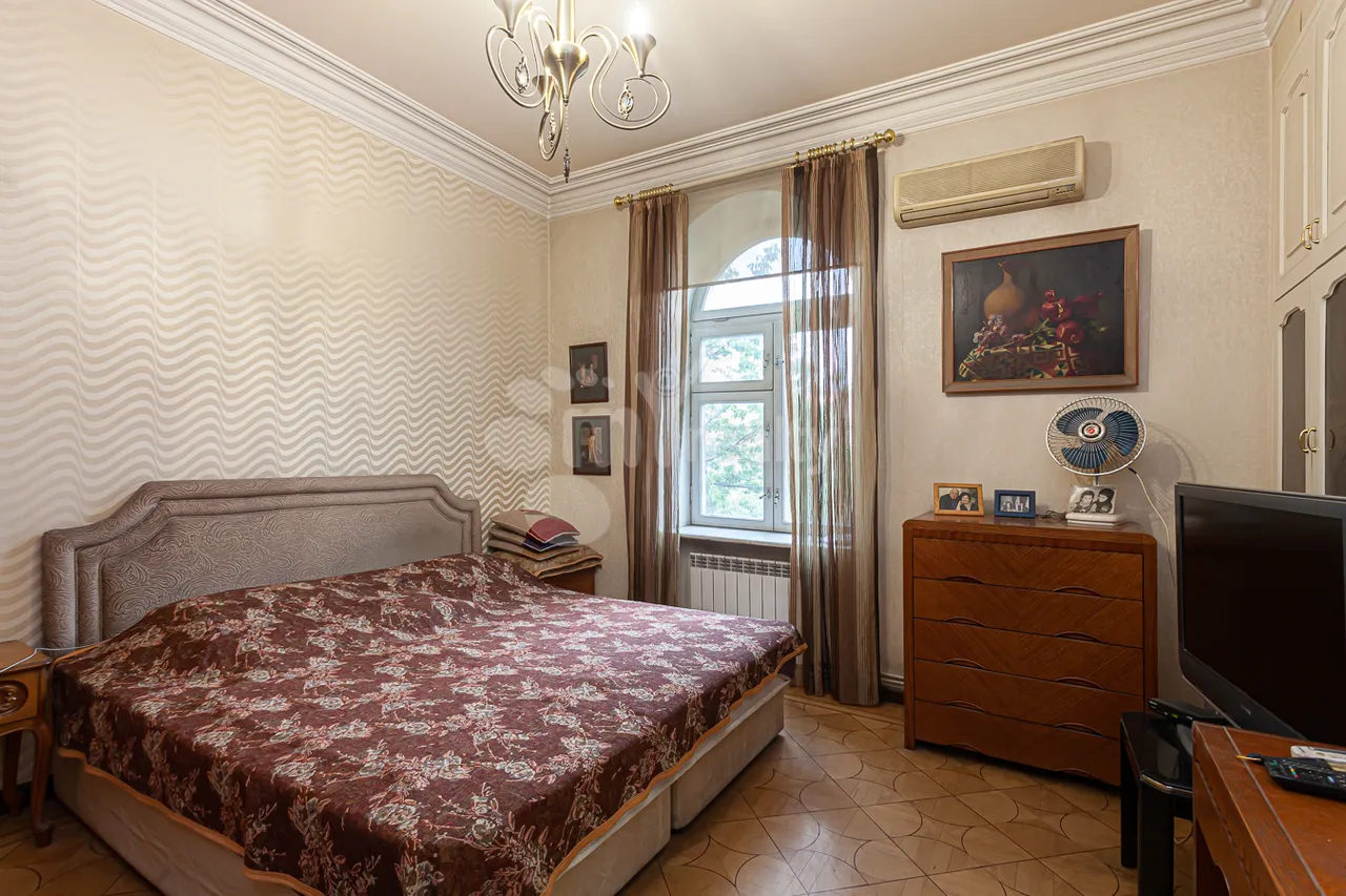 3 bedroom apartment for sale Baghramyan Ave (Kentron), Center Yerevan, 161298