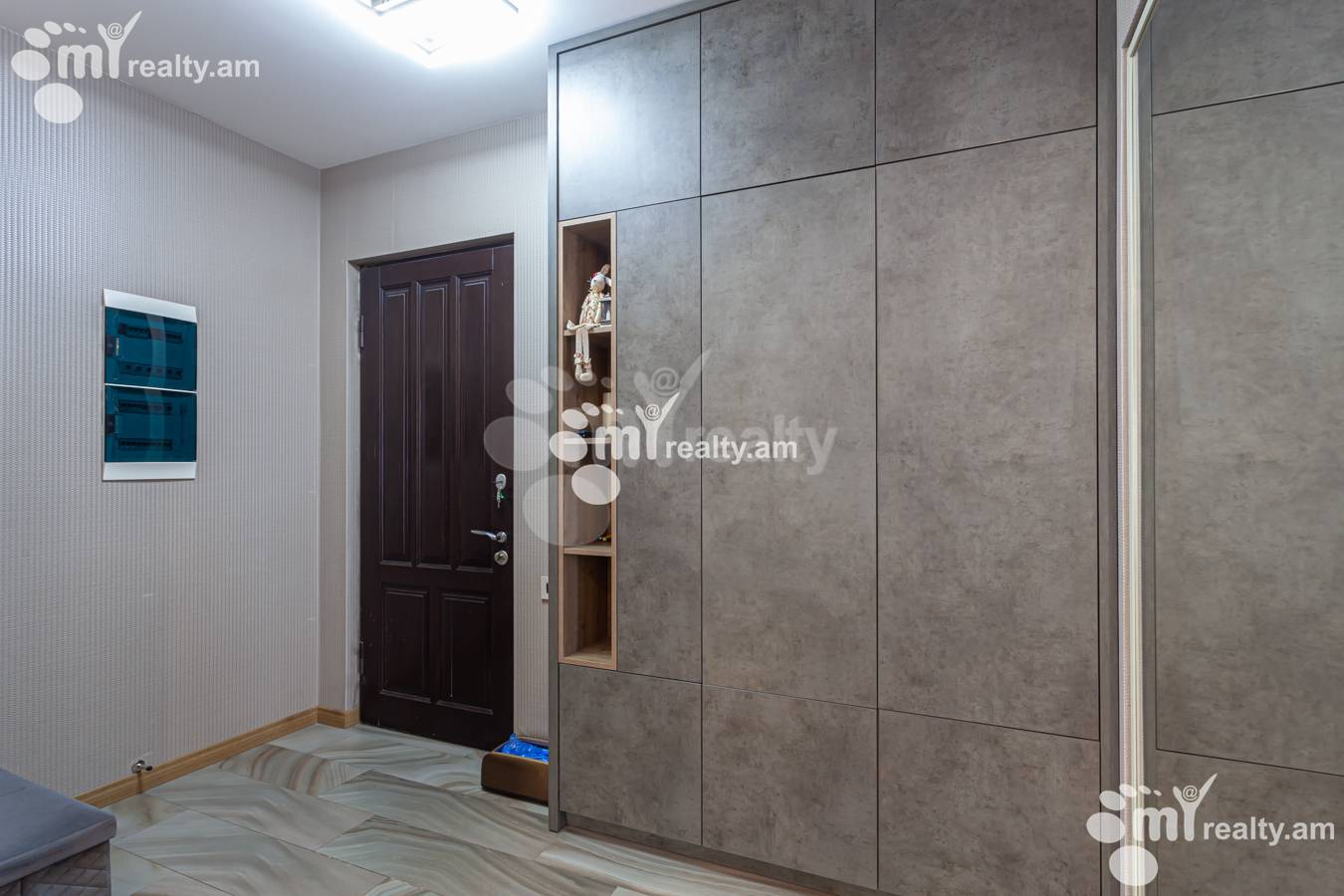 Купить 5 комнатную квартиру Вардананц ул, Центр Ереван, 152171