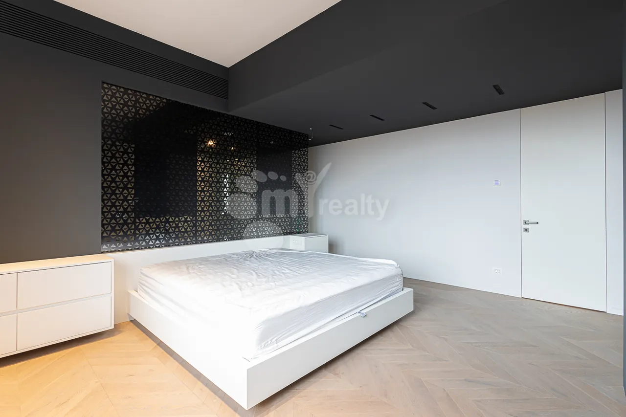 Купить 4 комнатную квартиру Пушкин ул, Центр Ереван, 157582