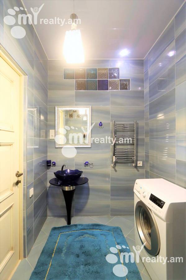 3 bedroom apartment for rent Abovyan St, Center Yerevan, 125985