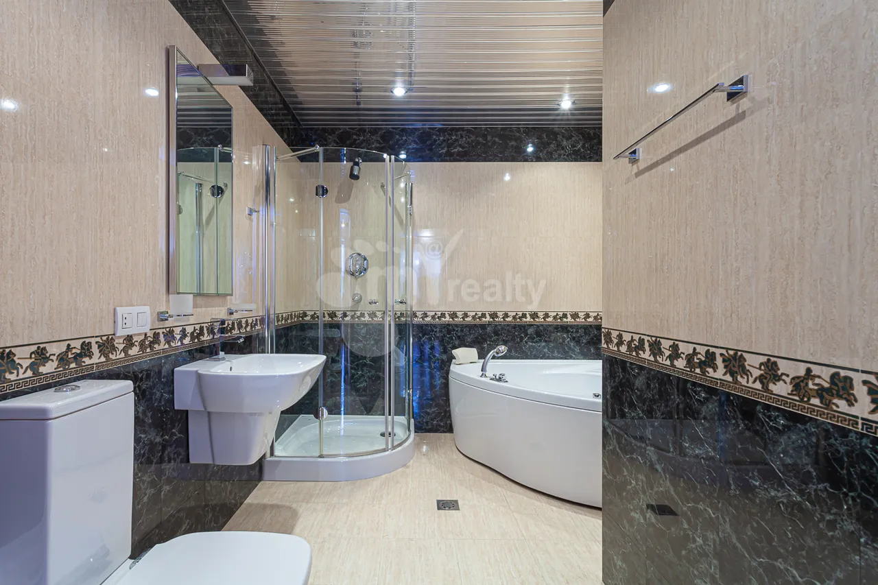 4 bedroom apartment for sale Teryan St, Center Yerevan, 160262