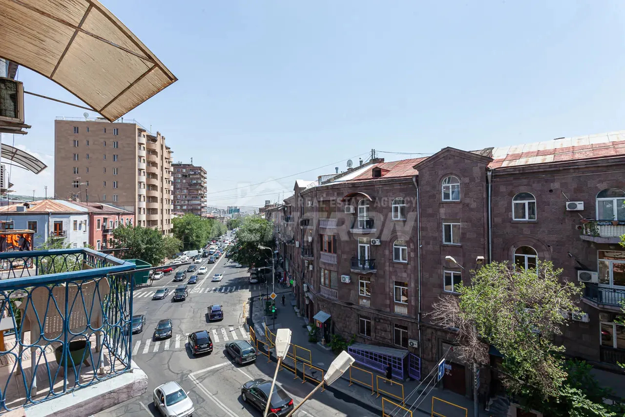 Снять 3 комнатную квартиру Паронян ул, Центр Ереван, 157954