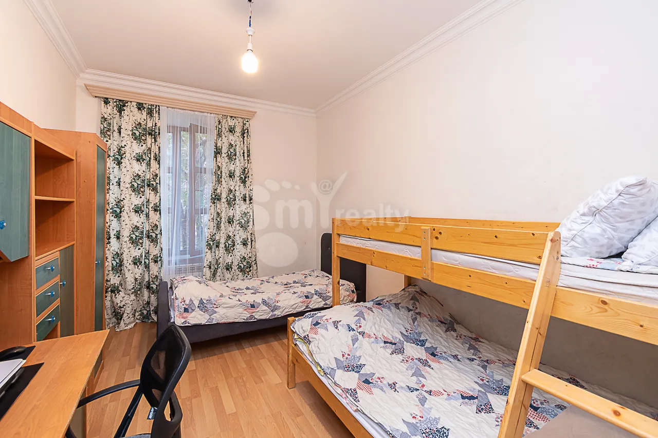 4 bedroom apartment for sale Hanrapetutyan St, Center Yerevan, 159788