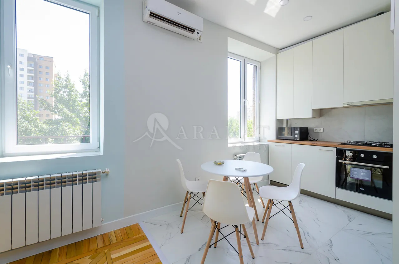 3 bedroom apartment for sale خیابان ساریان, مرکز شهر ایروان, 161881