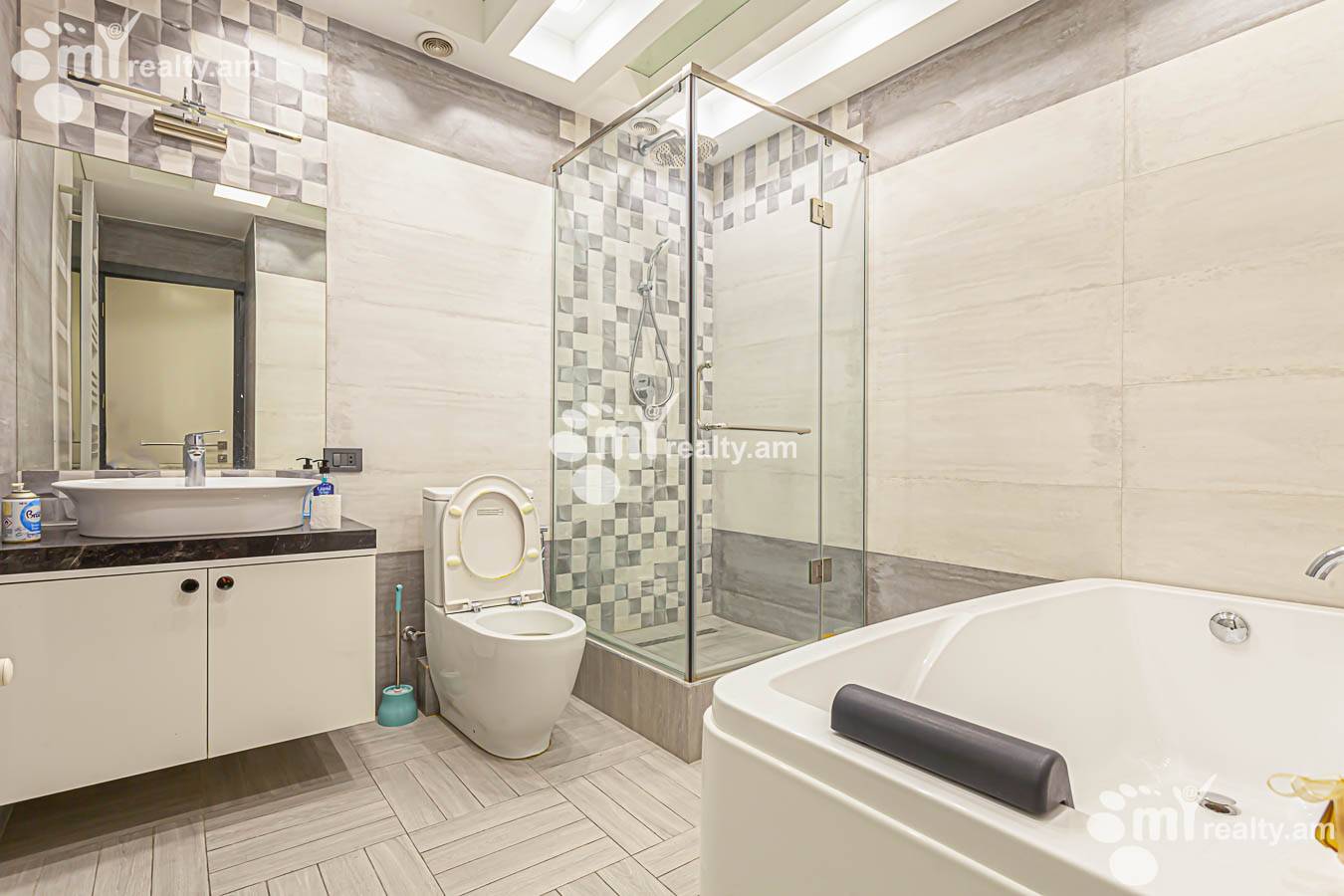 6 bedroom apartment for sale rue d'A.Manukyan, Center Yerevan, 153280