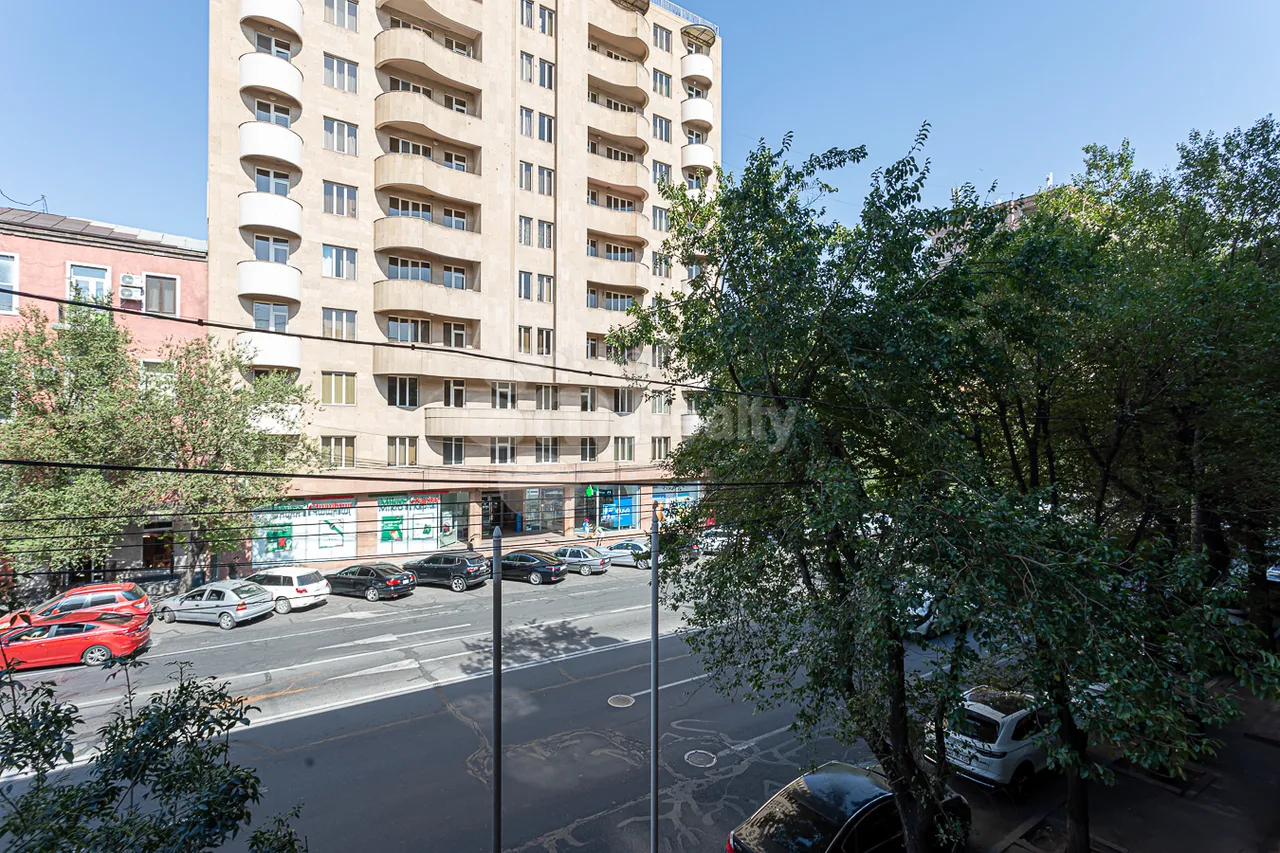 3 bedroom apartment for sale خیابان پارونیان, مرکز شهر ایروان, 157421