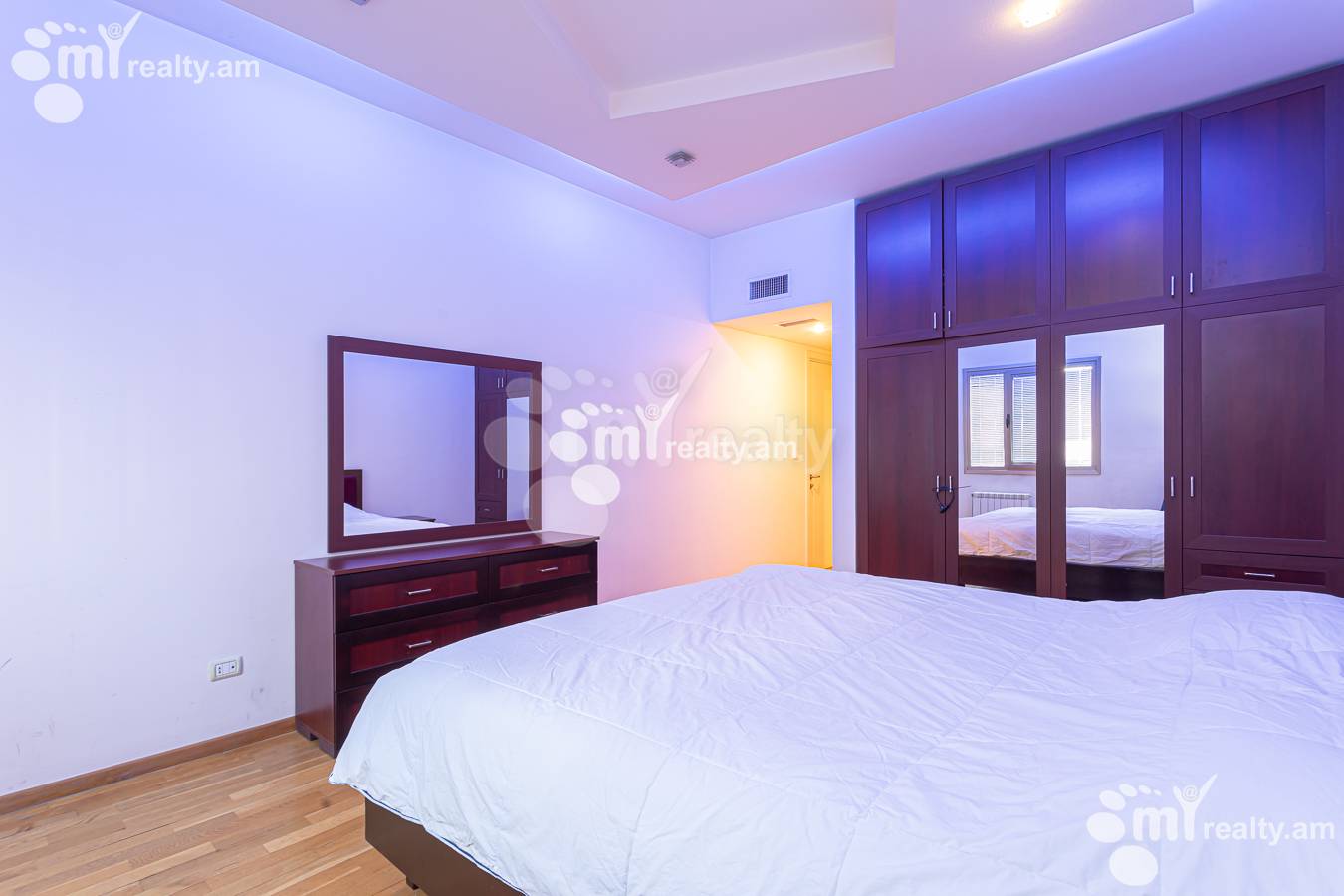 3 bedroom apartment for rent Antarayin St, Center Yerevan, 157000