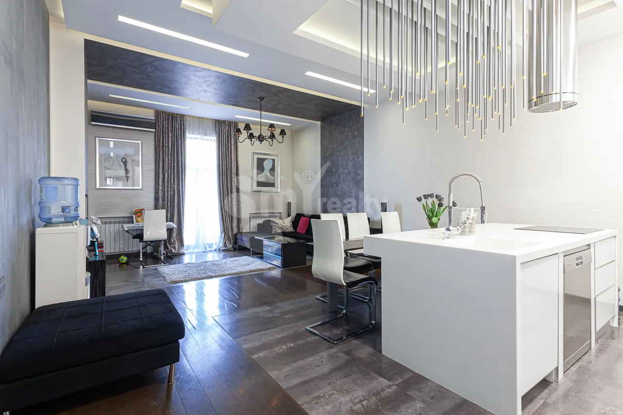 4 սենյականոց բնակարան  Մաշտոցի պող, Կենտրոն Երևան, 158537