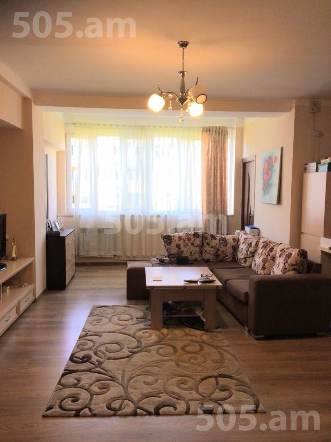 3 bedroom apartment for sale خیابان م. خورِناتسی, مرکز شهر ایروان, 98372