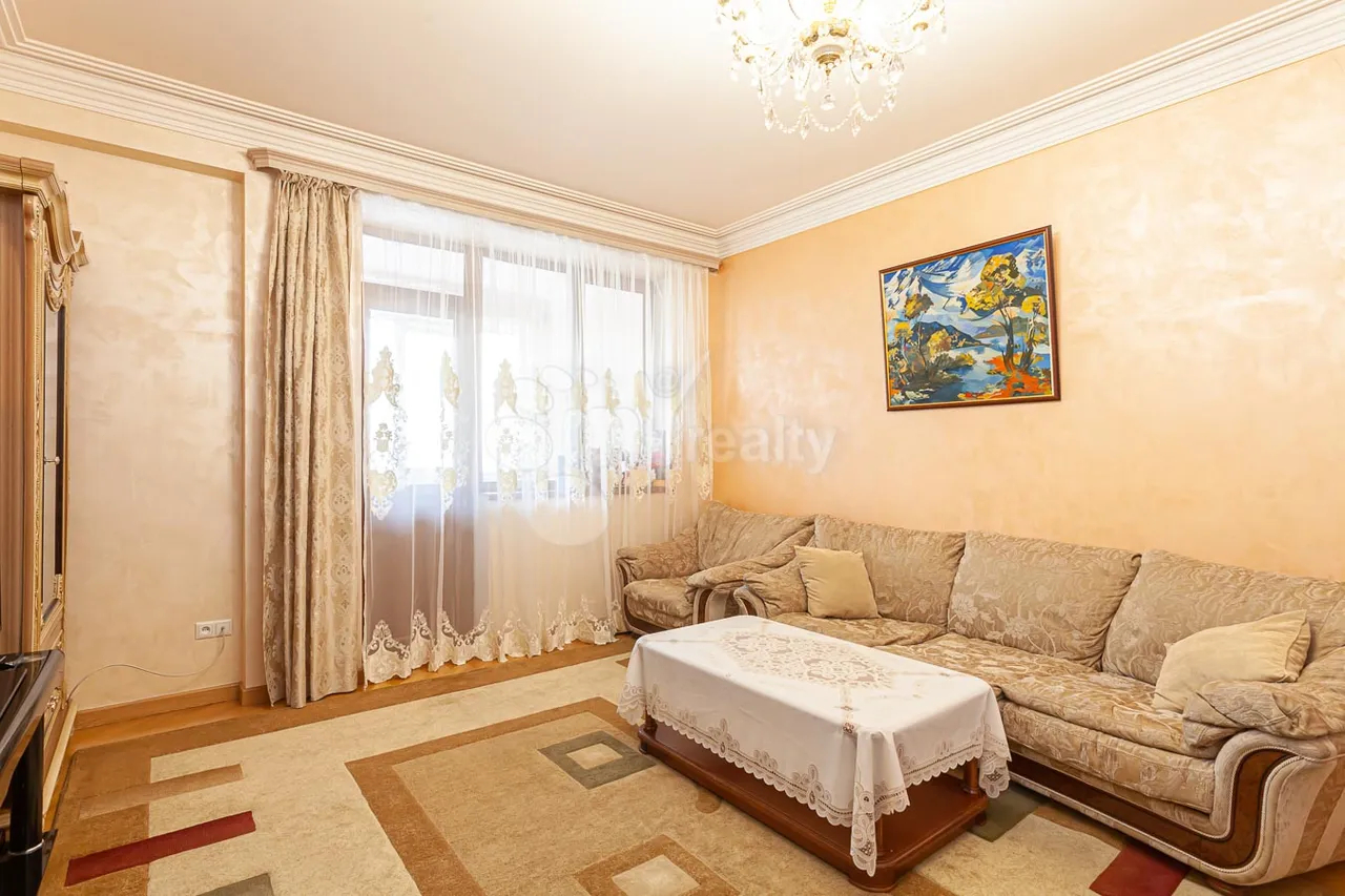 3 bedroom apartment for sale خیابان هامباردزومیان, عربگیر ایروان, 159978