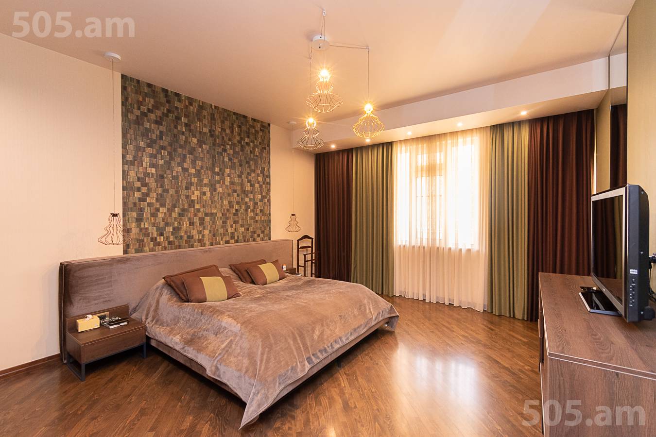 6 սենյականոց բնակարան  Ա.Մանուկյան փող, Կենտրոն Երևան, 153026