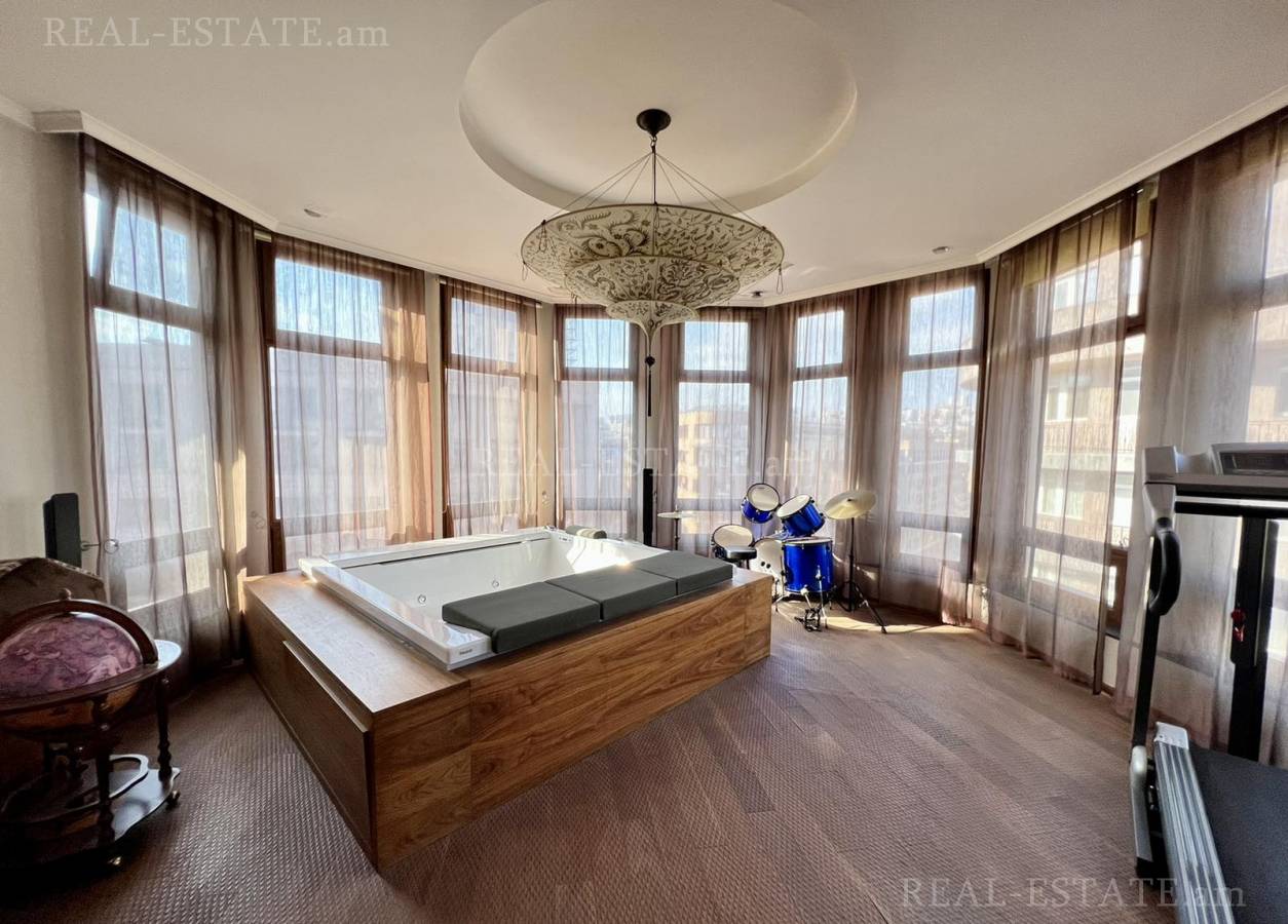 4 bedroom apartment for sale Northern (Hyusisayin)  Ave, Center Yerevan, 119236