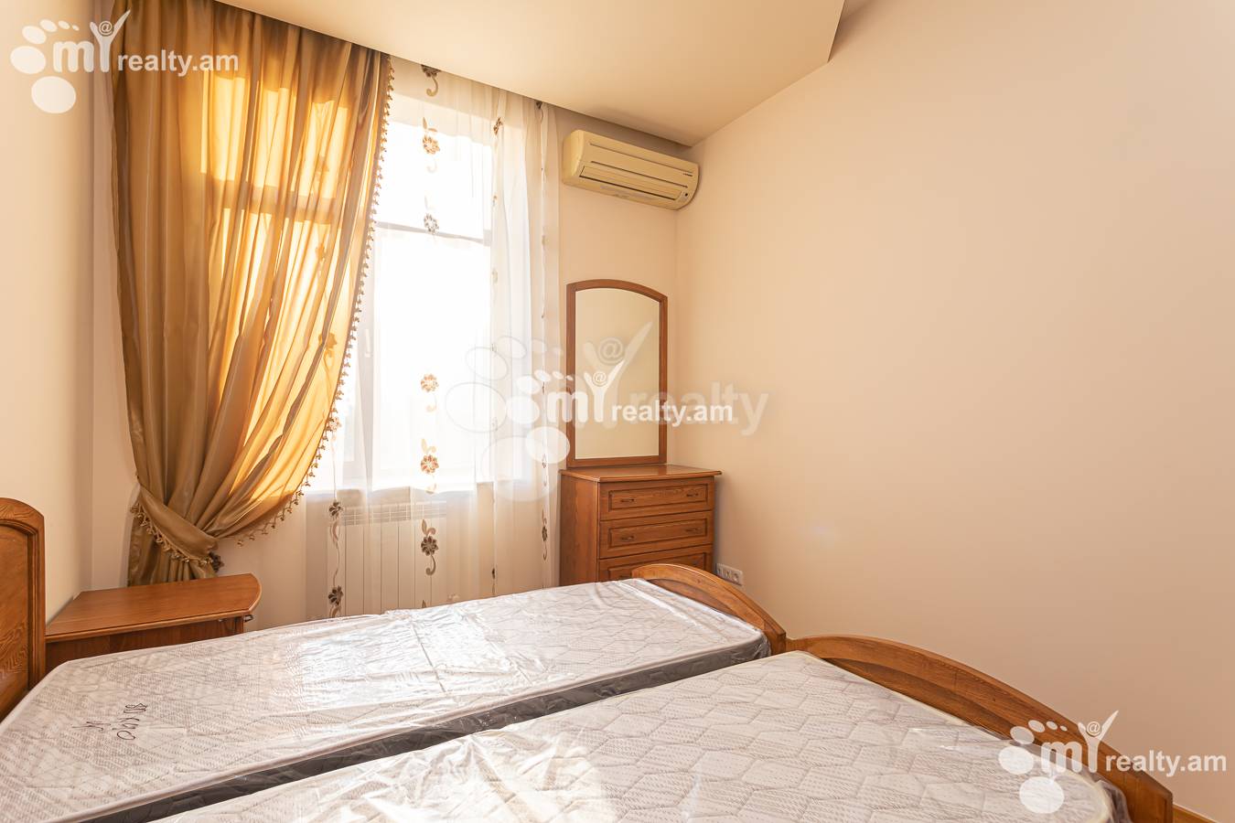 3 սենյականոց բնակարան  Աբովյան փող, Կենտրոն Երևան, 157094