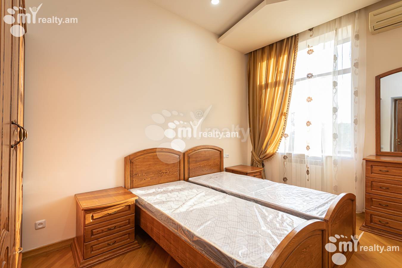 3 սենյականոց բնակարան  Աբովյան փող, Կենտրոն Երևան, 157094