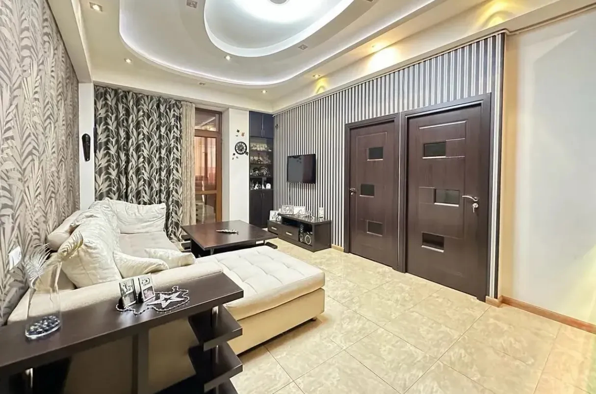 3 bedroom apartment for sale خیابان کومیتاس, عربگیر ایروان, 160336