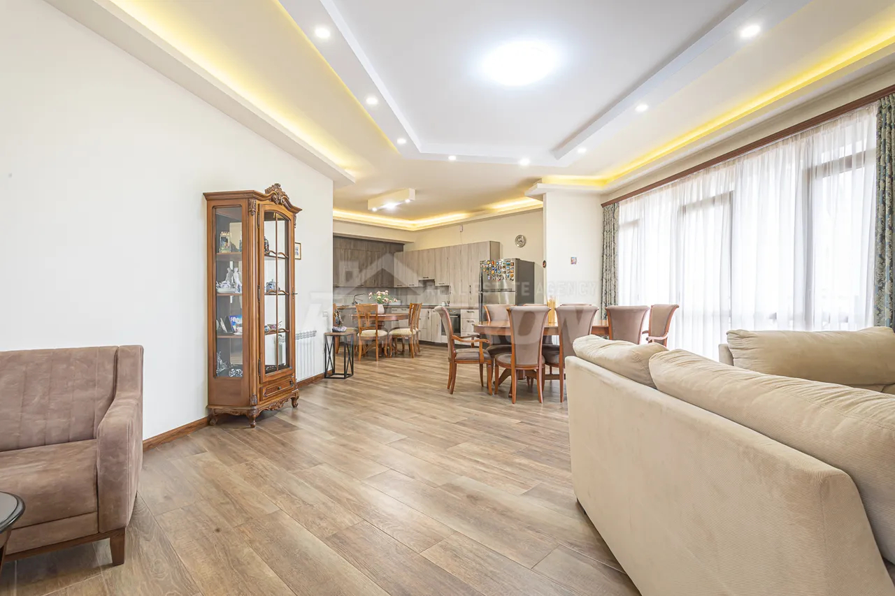 4 bedroom apartment for sale خیابان یِکمالیان, مرکز شهر ایروان, 158583