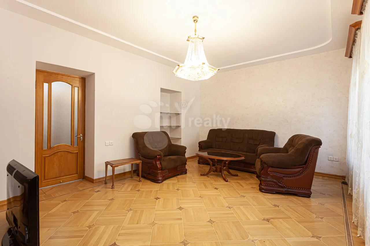 3 bedroom apartment for rent Abovyan St, Center Yerevan, 160742