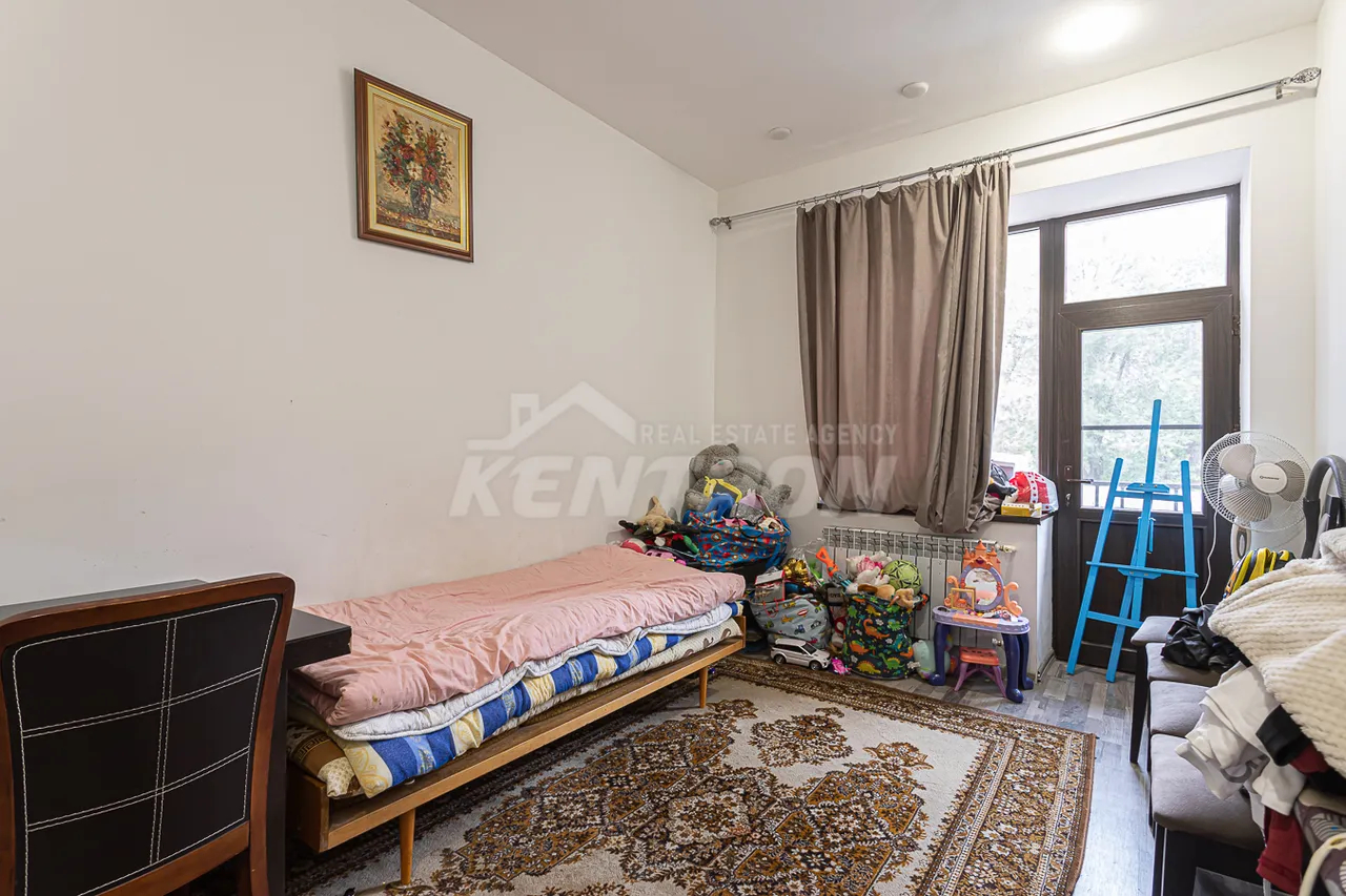 4 bedroom apartment for sale Hanrapetutyan St, Center Yerevan, 159013