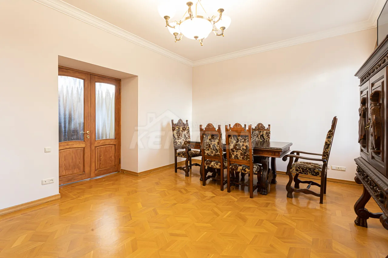 3 սենյականոց բնակարան  Աբովյան փող, Կենտրոն Երևան, 158367