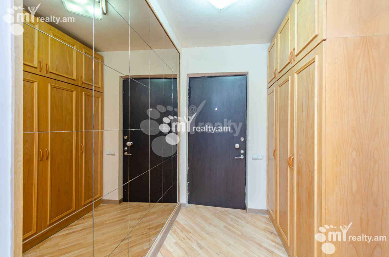 Купить 3 комнатную квартиру Маштоца пр, Центр Ереван, 153108