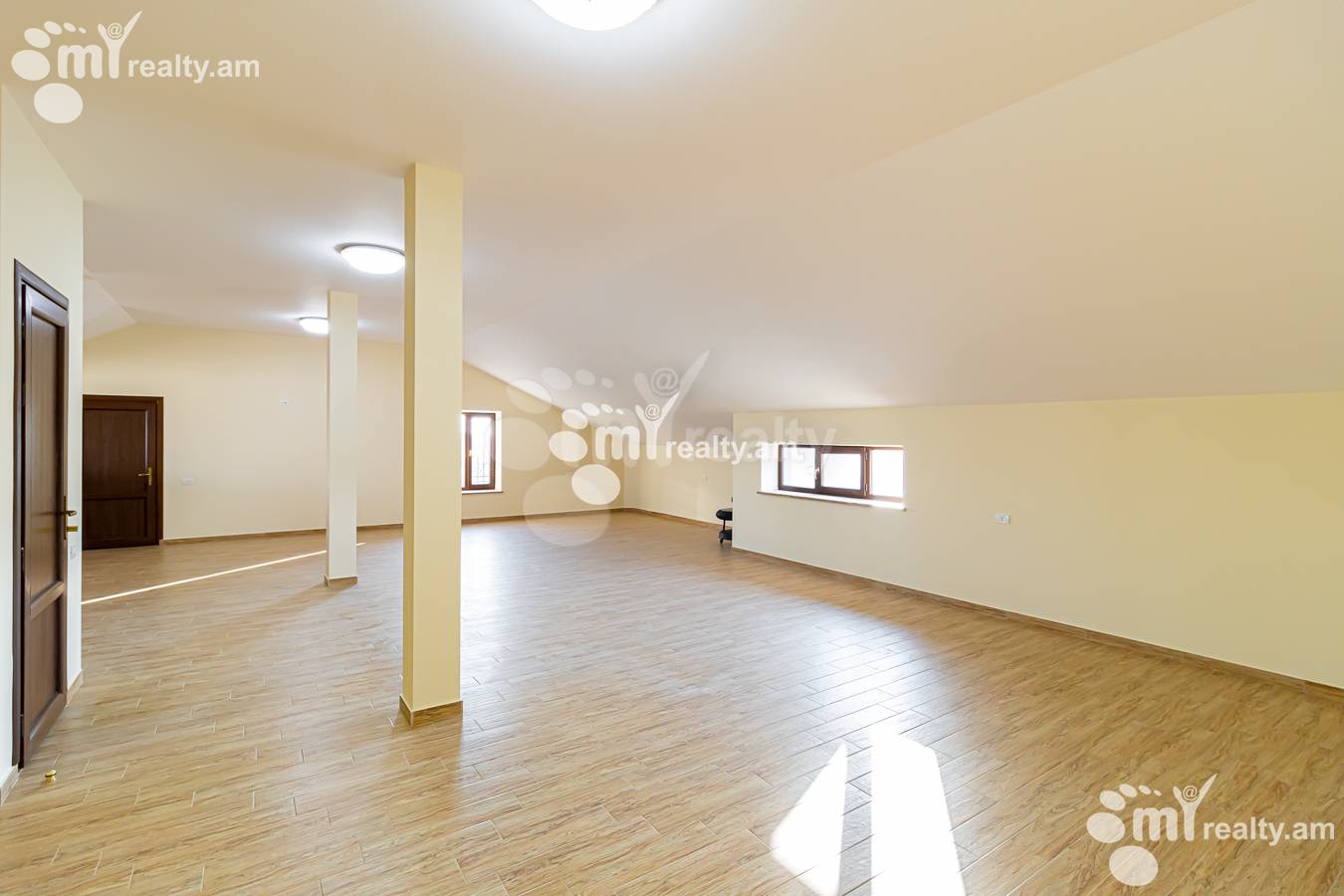 House for sale G 1 dis., Ajapnyak Yerevan, 154562