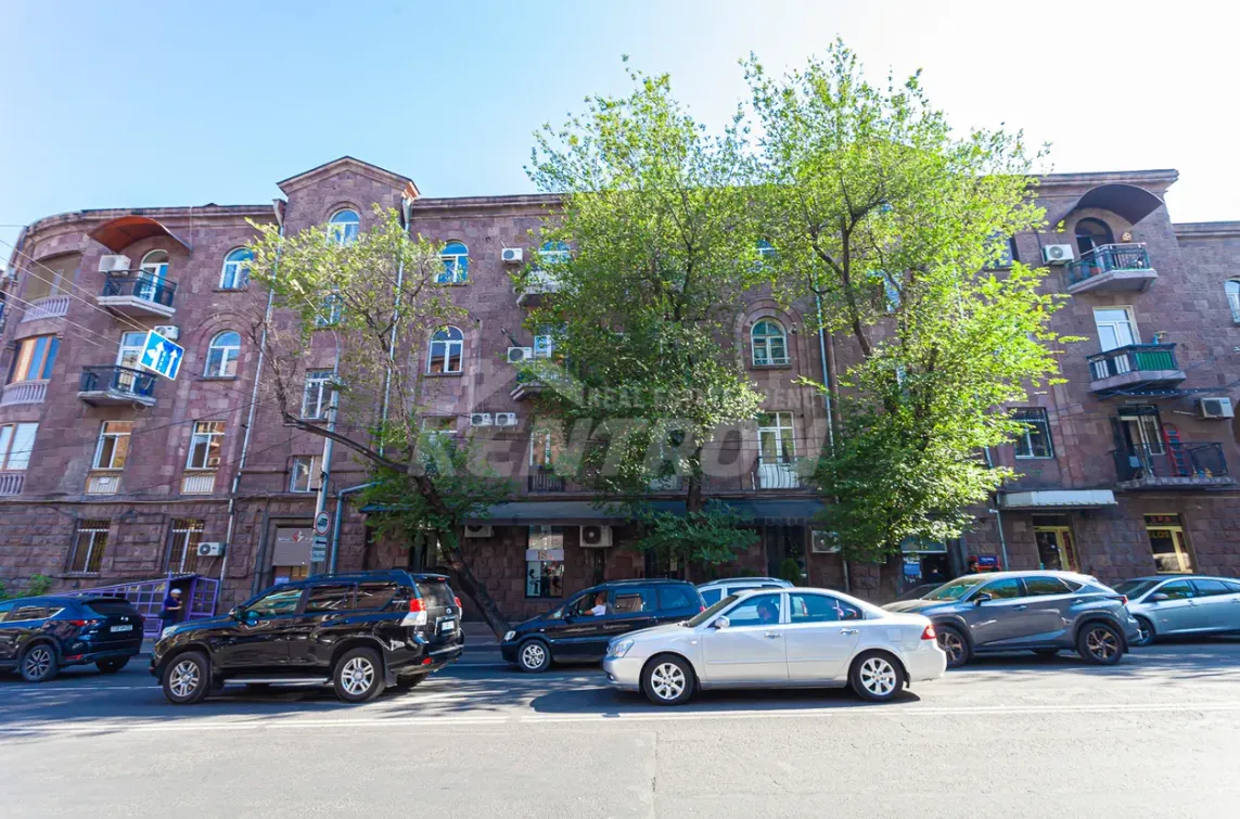 3 սենյականոց բնակարան  Պարոնյան փող, Կենտրոն Երևան, 157419