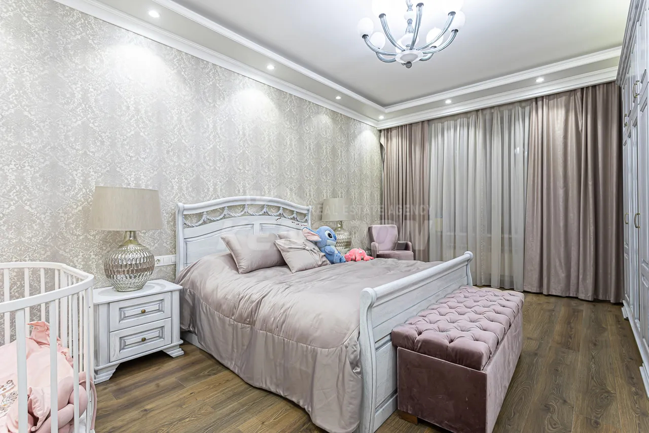 3 bedroom apartment for sale rue d'Abovyan, Center Yerevan, 157934