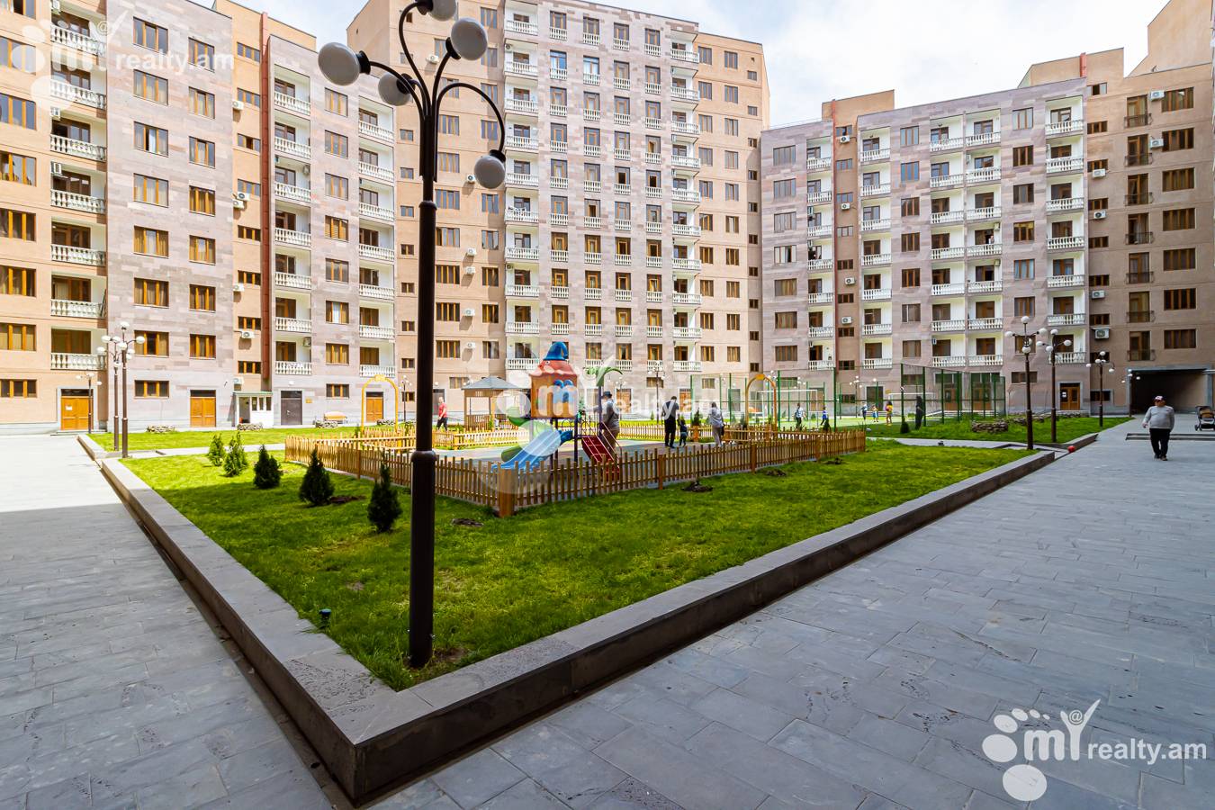 4 bedroom apartment for sale خیابان آدونس, عربگیر ایروان, 151534