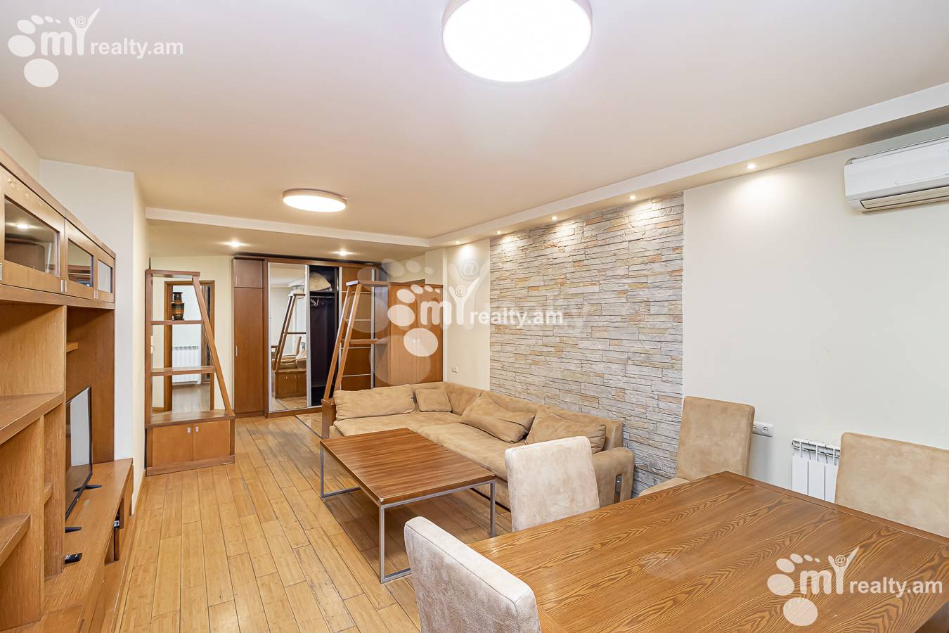 Снять 4 комнатную квартиру Московян ул, Центр Ереван, 155311