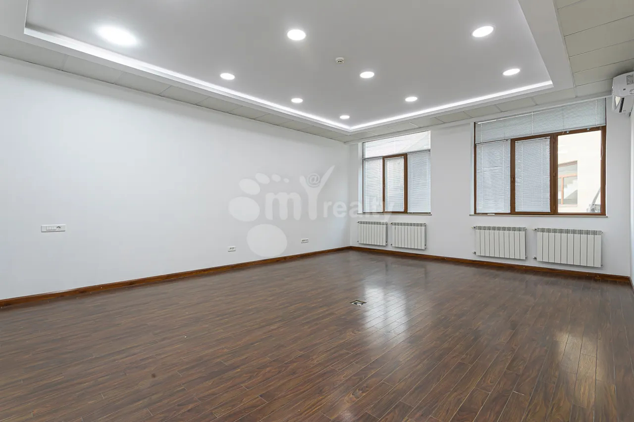 Commercial for rent خیابان آزاتوتیان, عربگیر ایروان, 157759