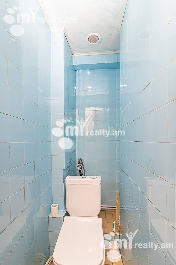 Купить 3 комнатную квартиру Каджазнуни ул, Центр Ереван, 147305