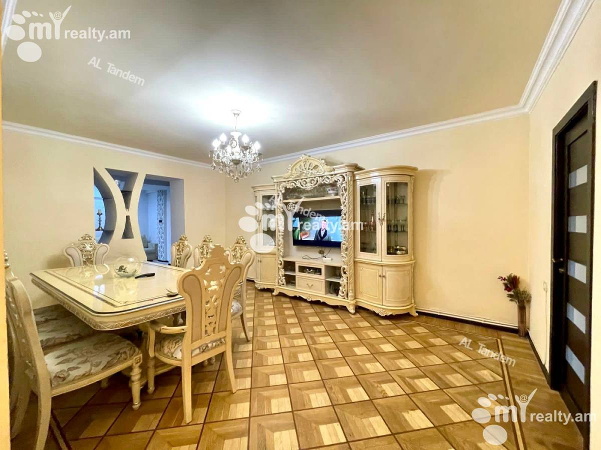 4 bedroom apartment for rent Abovyan St, Center Yerevan, 123258