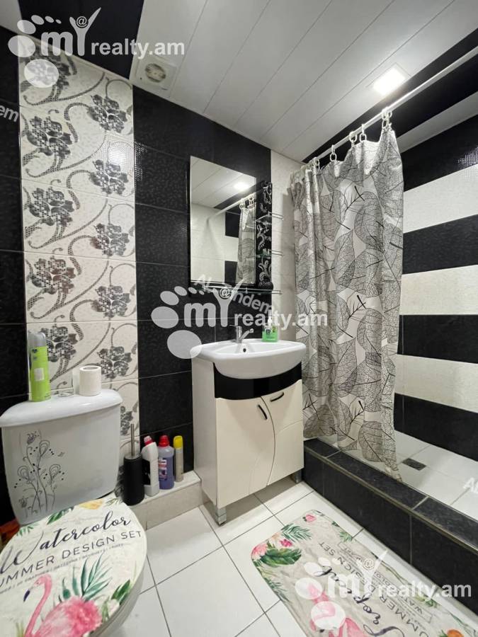 4 bedroom apartment for rent Abovyan St, Center Yerevan, 123258