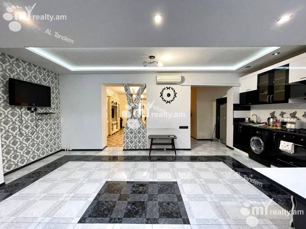 4 bedroom apartment for rent Abovyan St, Center Yerevan, 123258