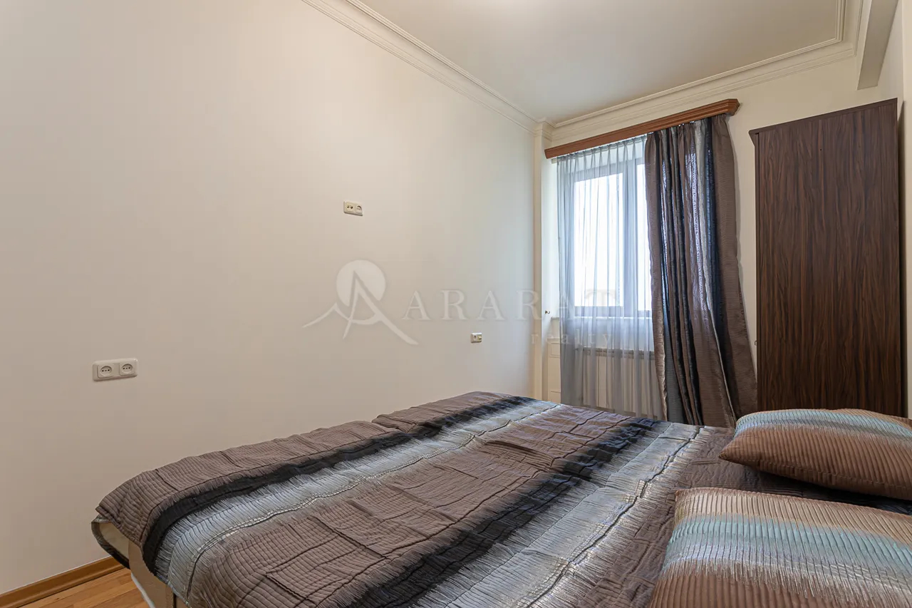 3 bedroom apartment for rent Amiryan St, Center Yerevan, 158204