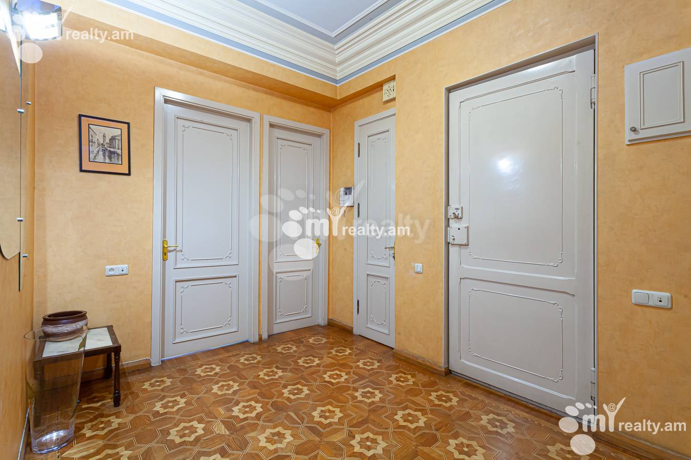 3 bedroom apartment for sale Isahakyan St, Center Yerevan, 154660