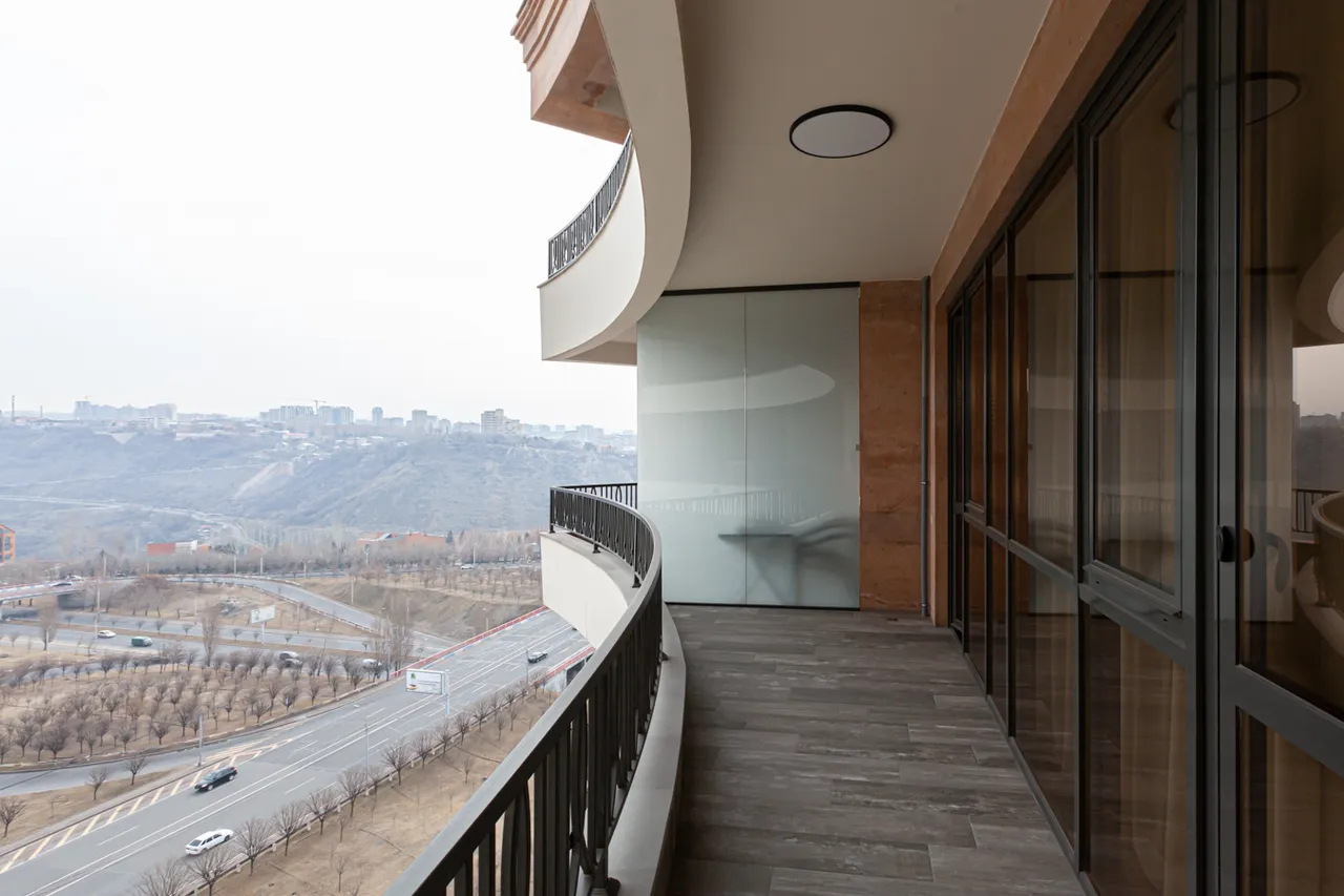 Снять 3 комнатную квартиру Сасна Црер ул., Давташен Ереван, 158923