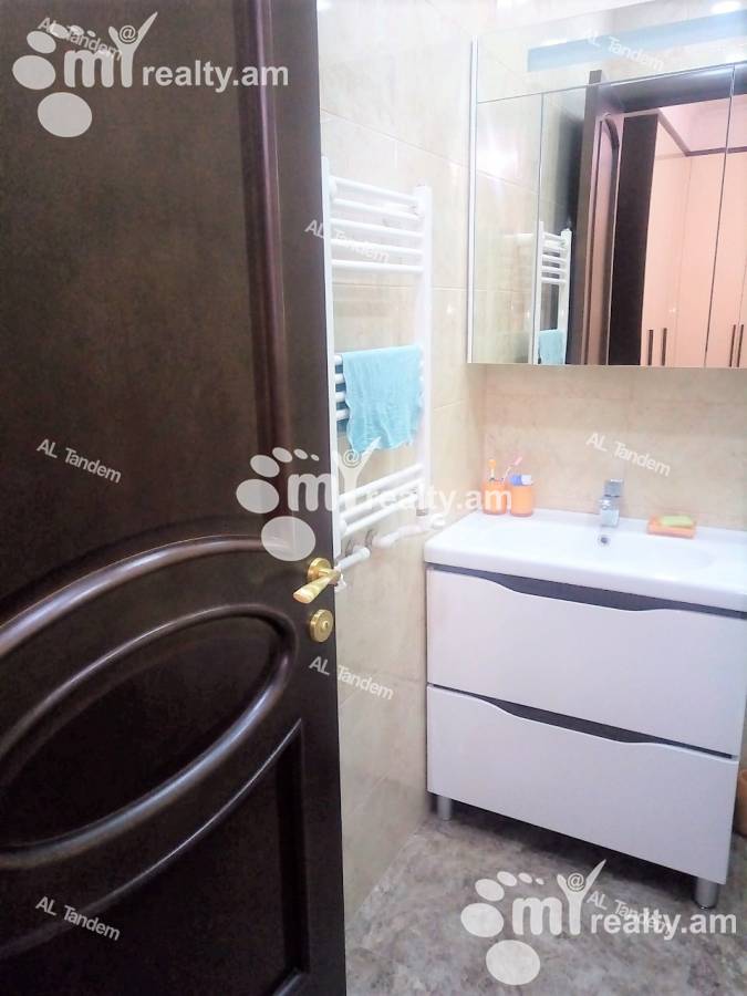 4 bedroom apartment for sale Fuchik St, Ajapnyak Yerevan, 124925