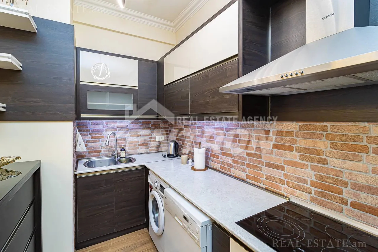 3 bedroom apartment for sale خیابان تِسی تِسِرناکابِرد, مرکز شهر ایروان, 159543