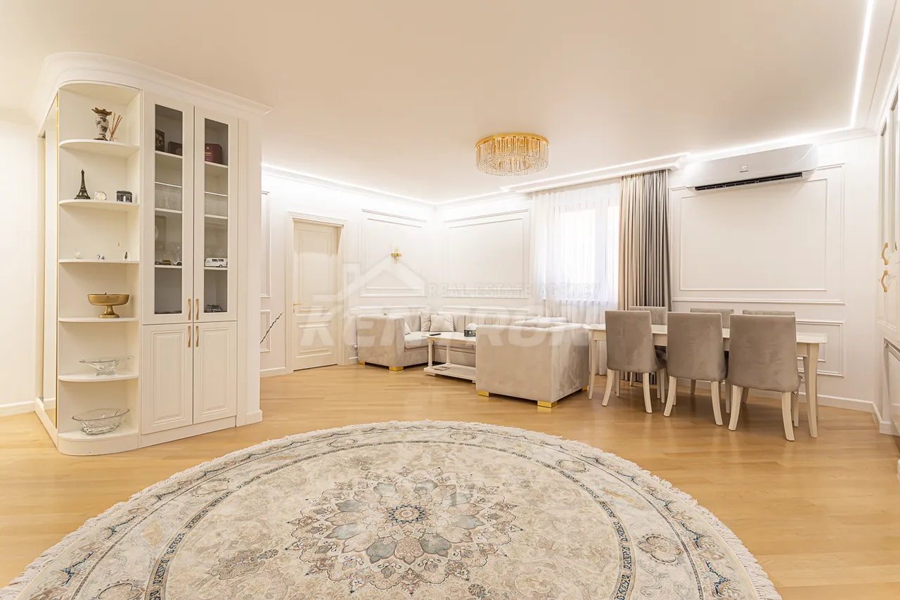 3 bedroom apartment for sale Saryan St, Center Yerevan, 157562