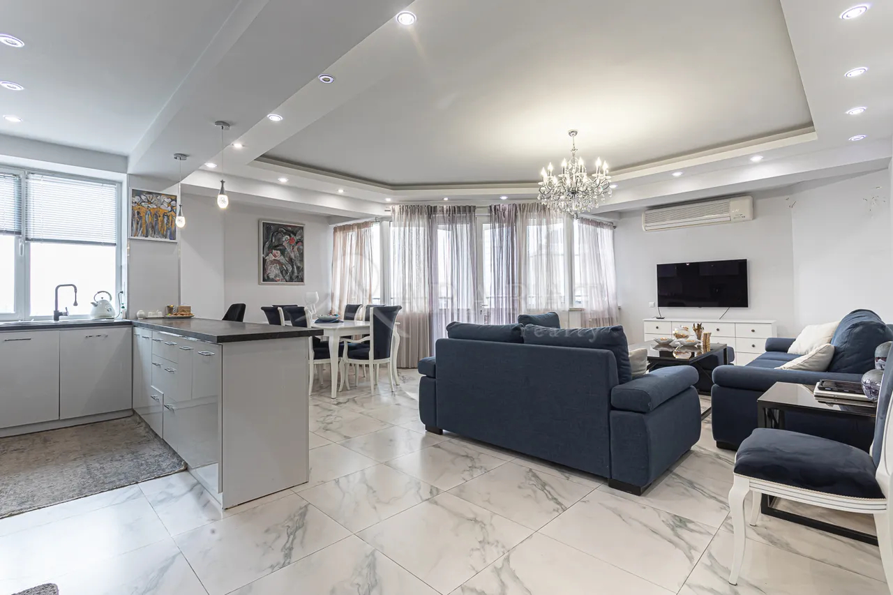 4 bedroom apartment for sale Frik St, Center Yerevan, 157946