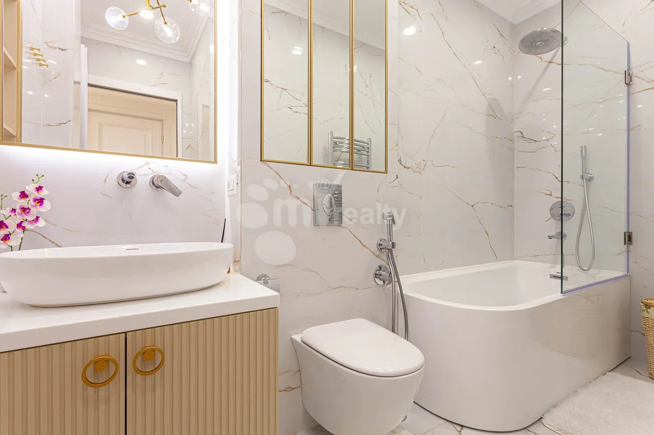 3 bedroom apartment for rent Aram St, Center Yerevan, 161152