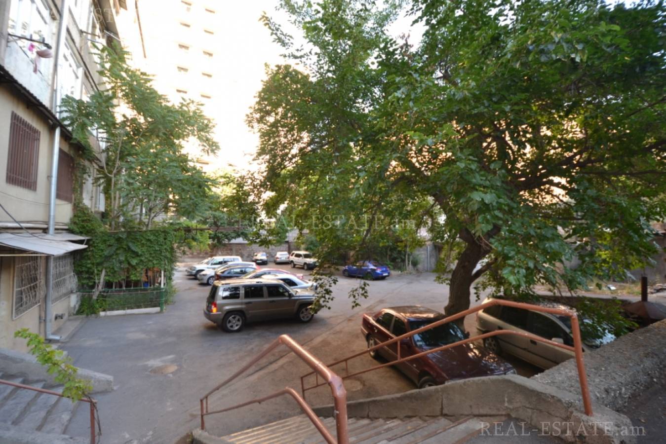 Купить 3 комнатную квартиру Орбели Ехбайрнери ул, Арабкир Ереван, 117321