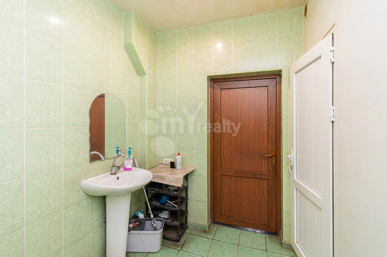 Commercial property for sale Fuchik St, Ajapnyak Yerevan, 160372