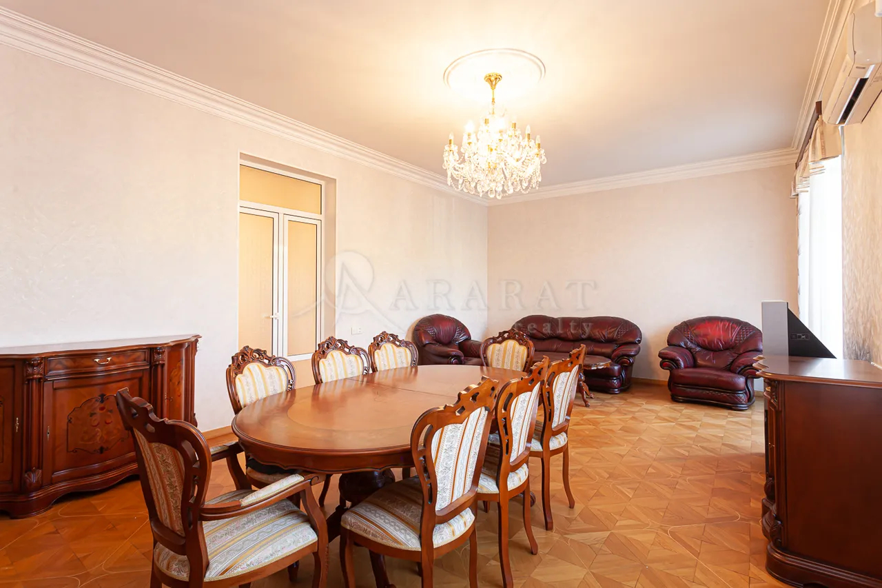 4 bedroom apartment for sale خیابان خانجیان, مرکز شهر ایروان, 161921