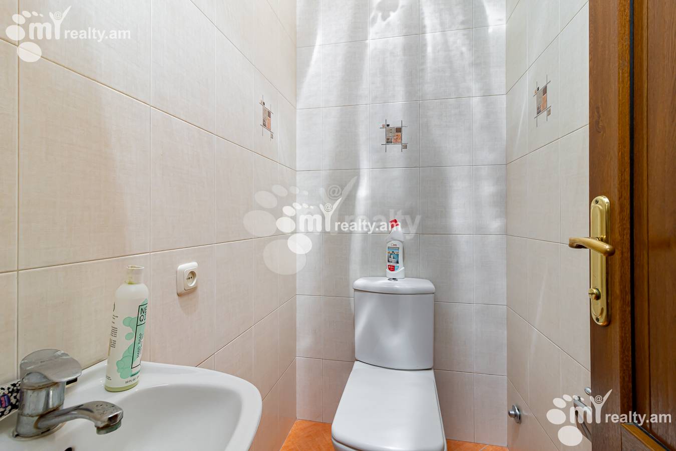 Купить 3 комнатную квартиру Паронян ул, Центр Ереван, 151535