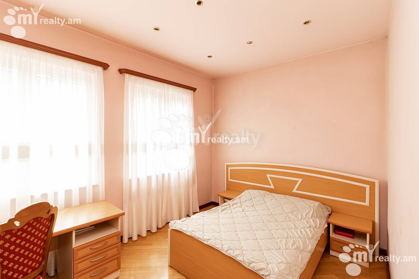 Купить 3 комнатную квартиру Паронян ул, Центр Ереван, 151535