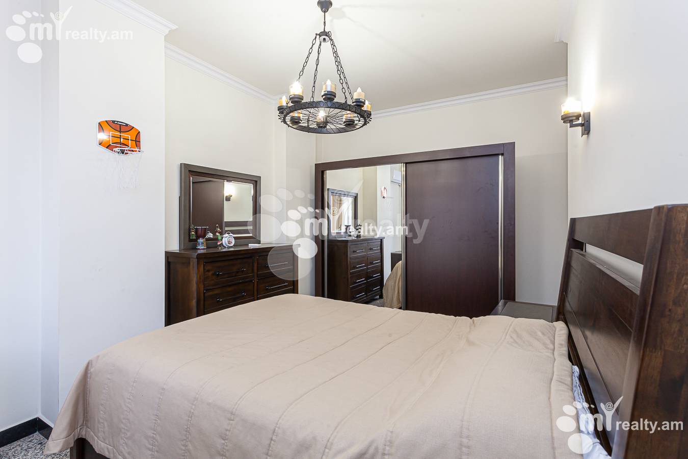 Купить 4 комнатную квартиру Саят-Нова пр, Центр Ереван, 149056