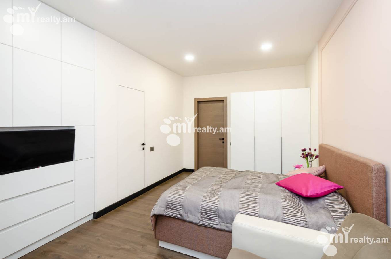 4 bedroom apartment for sale خیابان آرگیشتی, مرکز شهر ایروان, 143934